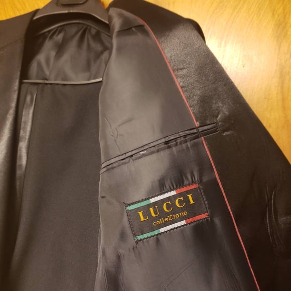 Tuxedo - Picture 9 of 16